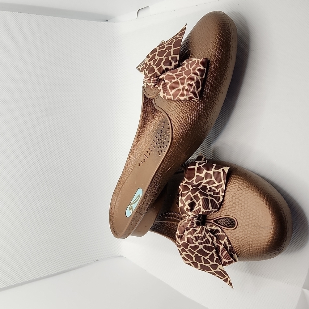 OKA b. Goldish Brown Giraffe Print Ribbon Slip-on Mules Size M